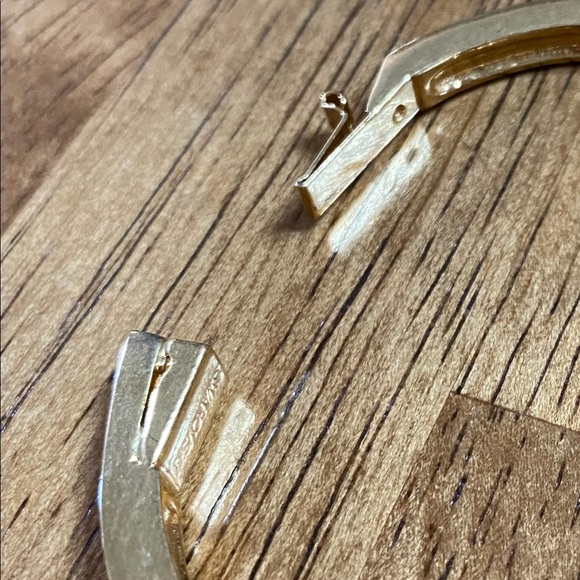 Authentic Swarovski crystal gold tone bangle bracelet - Picture 4 of 9